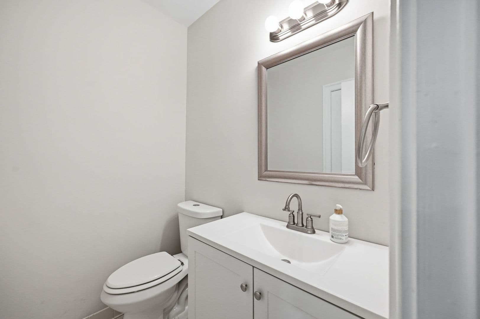 Fredericksburg House: 2 English Hills Dr