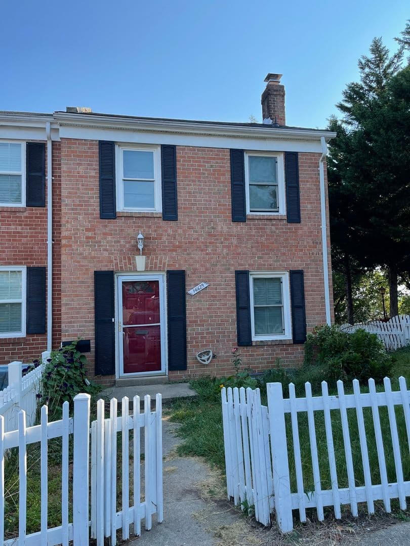 Woodbridge House: 16629 Geddy Ct