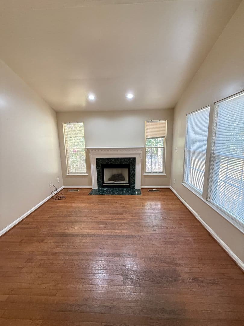 Woodbridge House: 12800 Silvia Loop