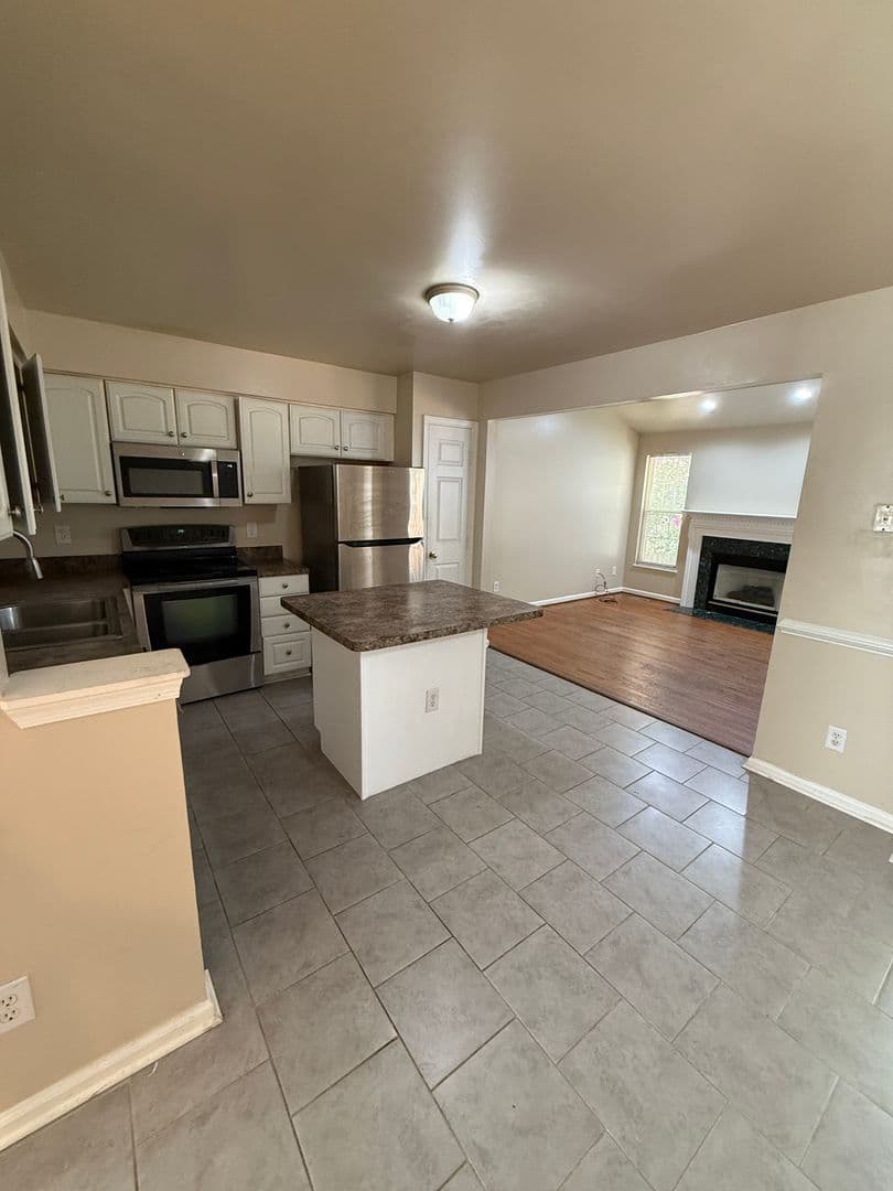 Woodbridge House: 12800 Silvia Loop