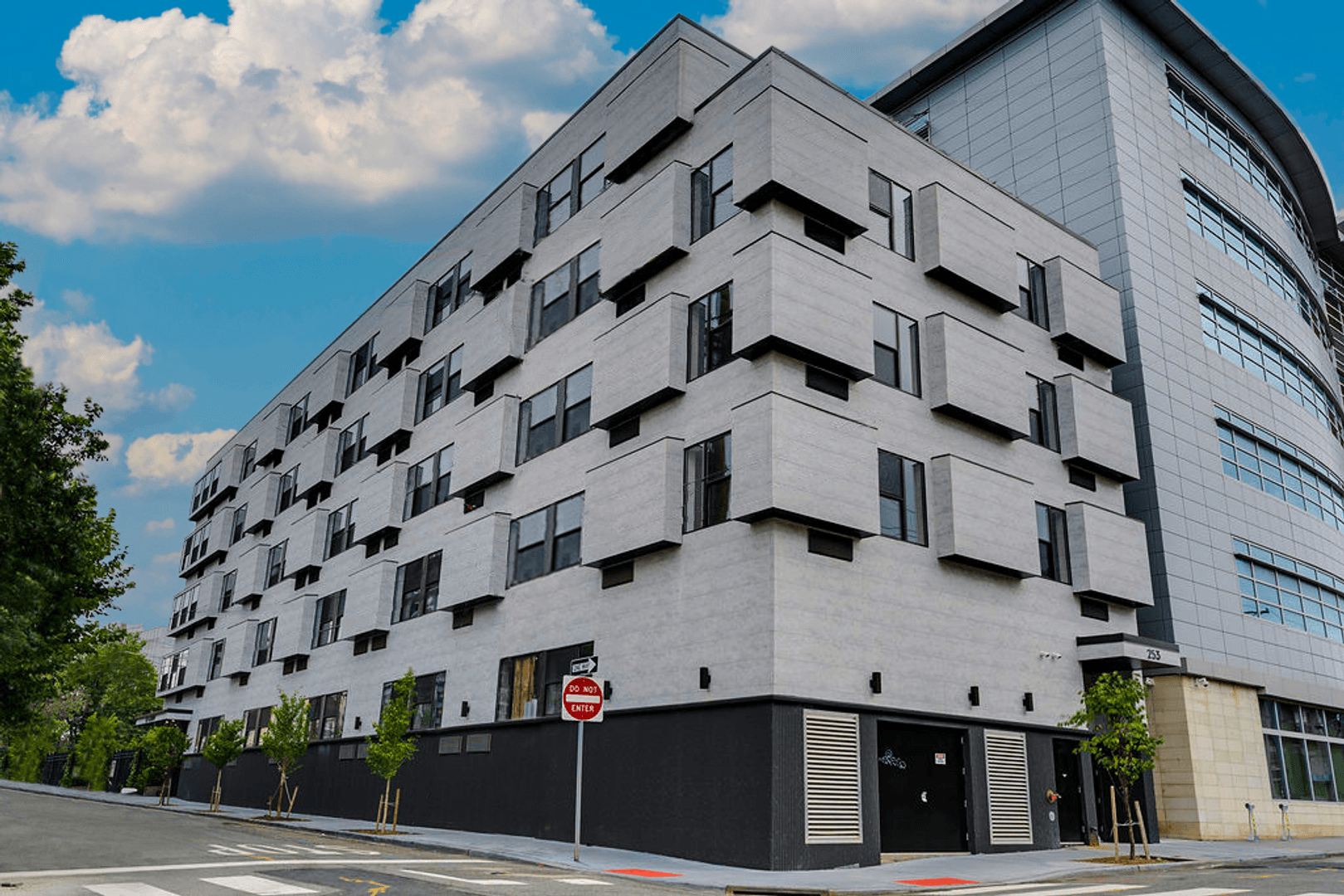Jersey City, Journal Square Apartment: 253 Academy Street