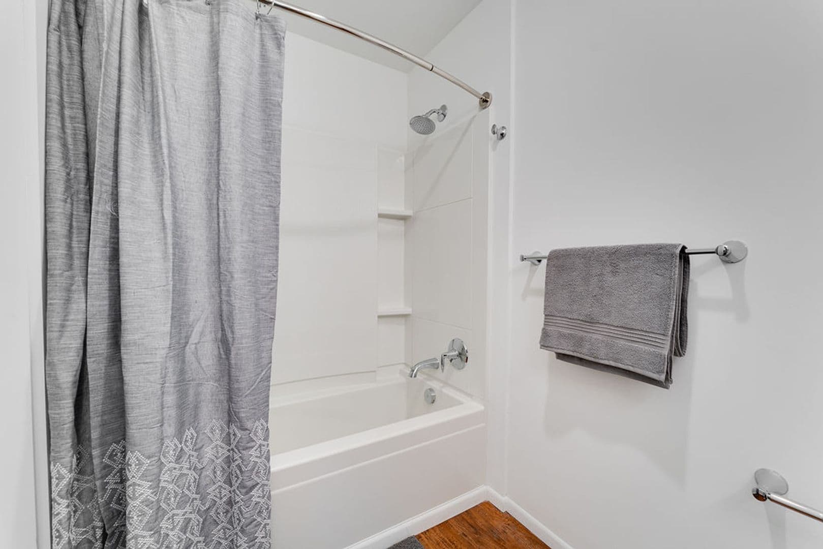 Jersey City, Journal Square Apartment: 253 Academy Street
