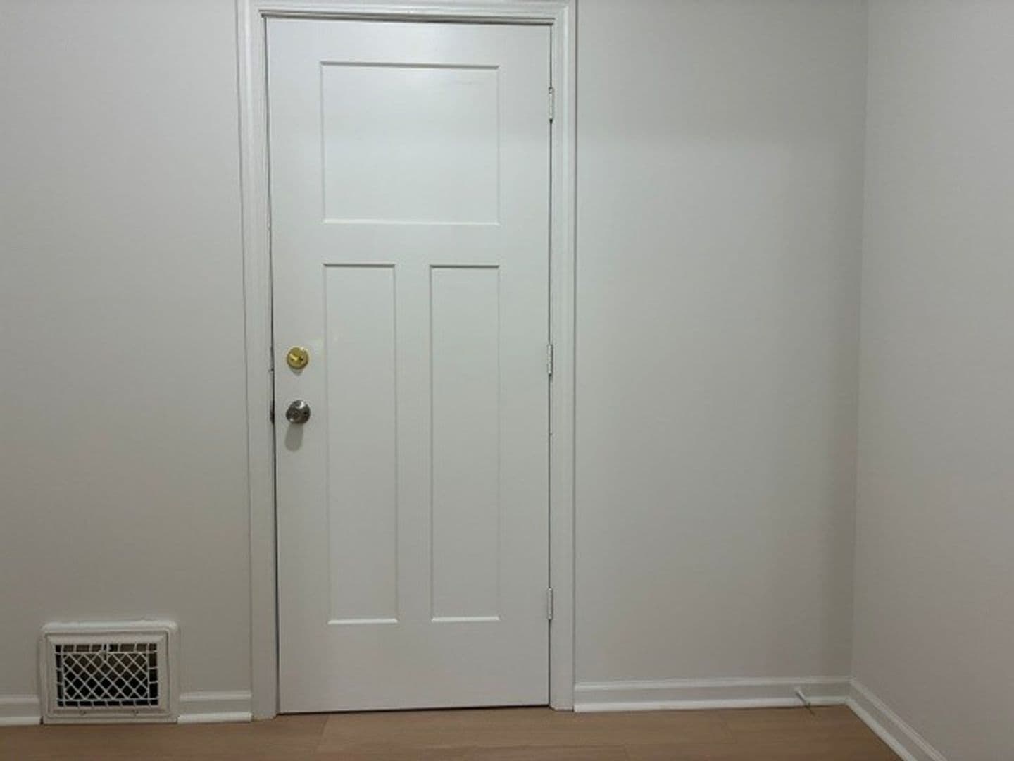 Darien Apartment: 20 N Wisconsin St