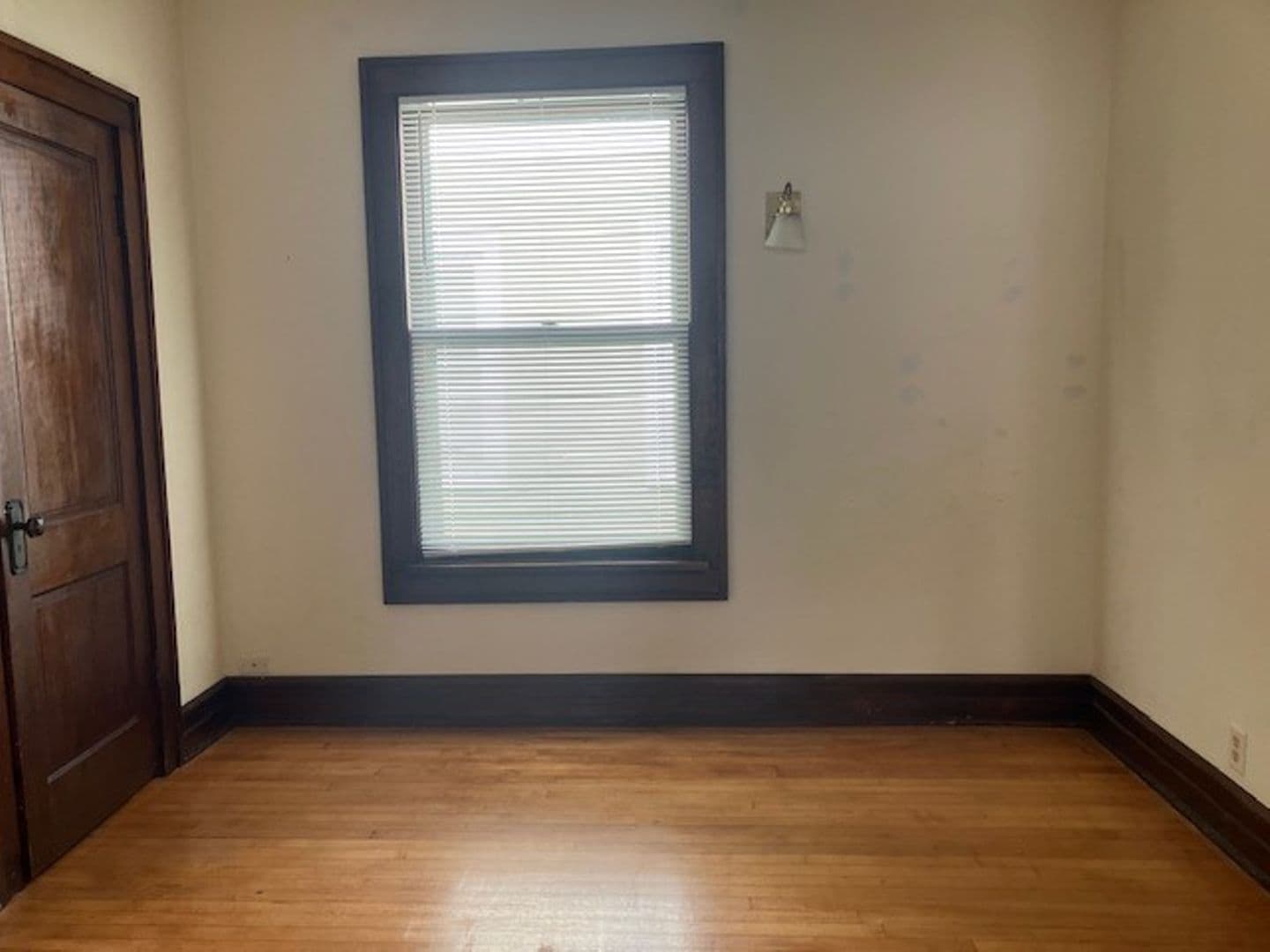 Burlington Apartment: 217-219 W. Chestnut St.