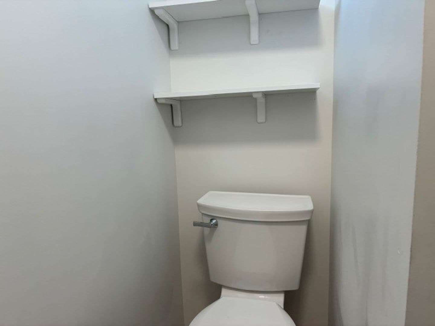 Darien Apartment: 20 N Wisconsin St
