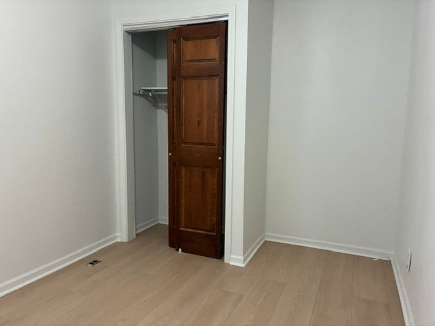 Darien Apartment: 20 N Wisconsin St