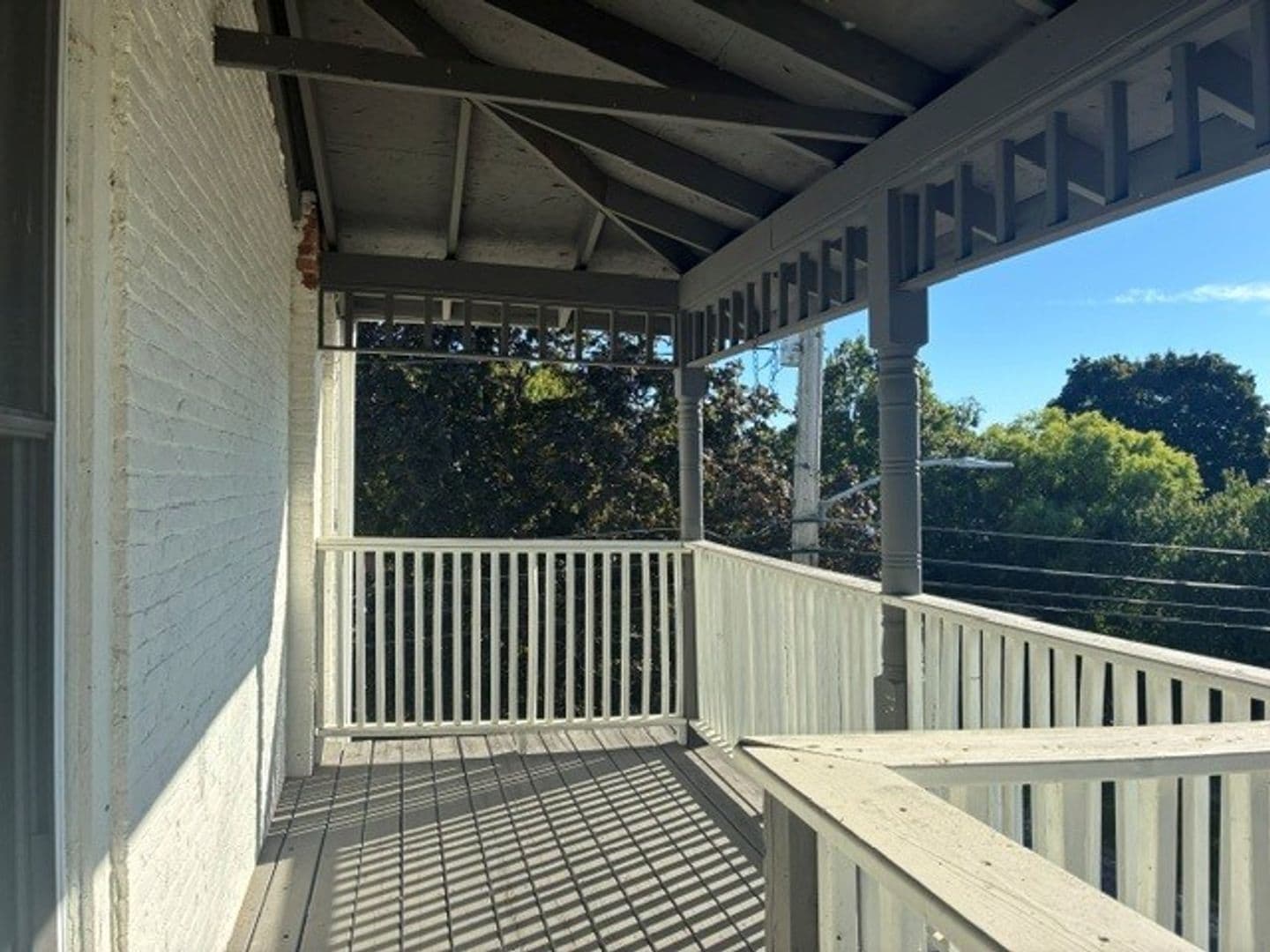 Delavan Apartment: 104 E Walworth Street