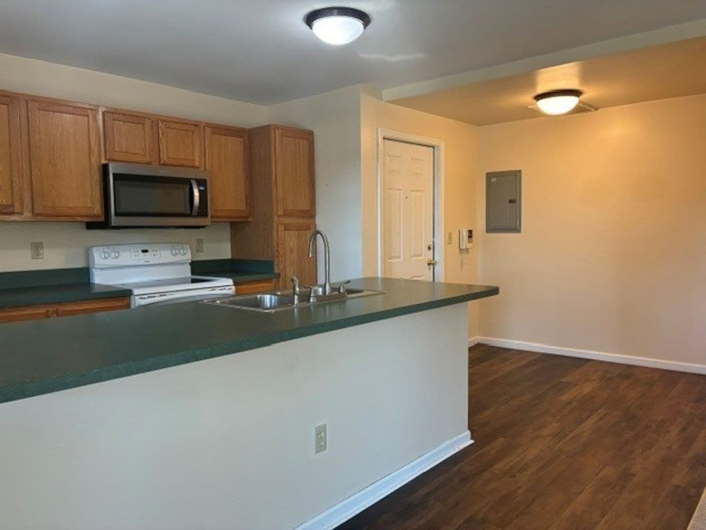 Delavan Apartment: 104 E Walworth Street