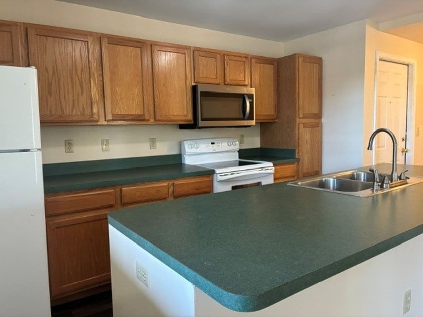 Delavan Apartment: 104 E Walworth Street