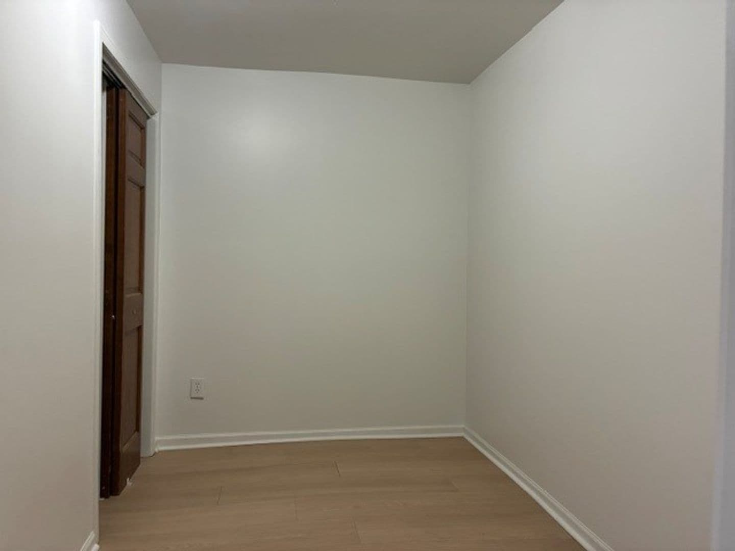 Darien Apartment: 20 N Wisconsin St