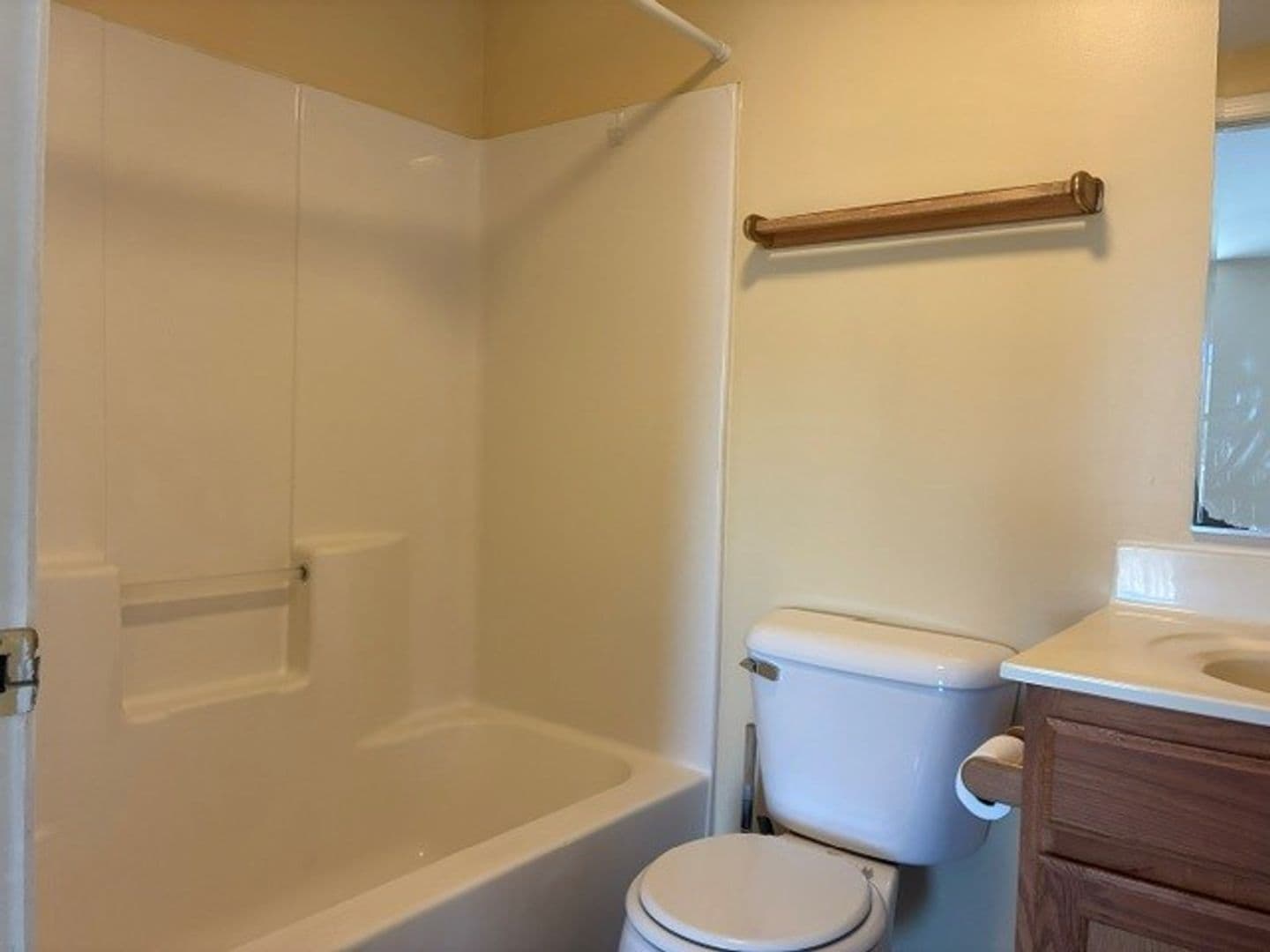 Delavan Apartment: 104 E Walworth Street