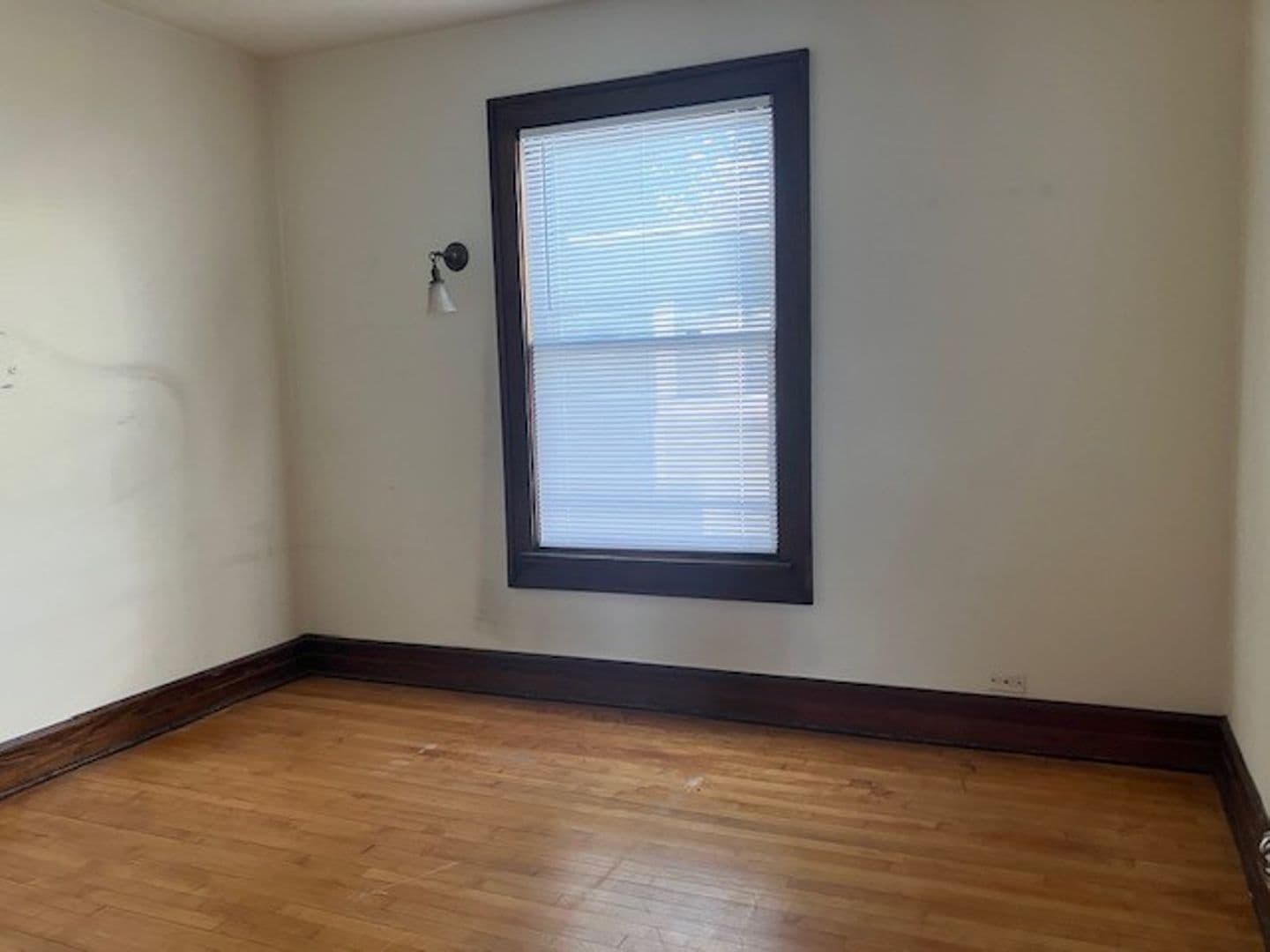 Burlington Apartment: 217-219 W. Chestnut St.