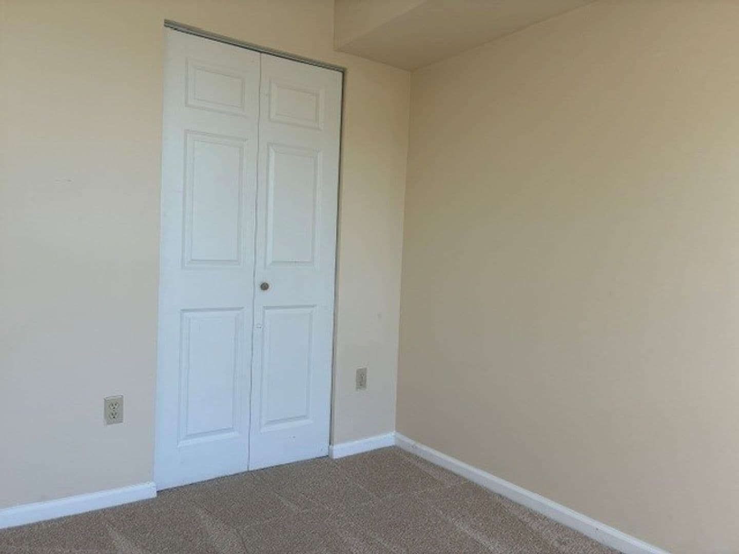 Delavan Apartment: 104 E Walworth Street