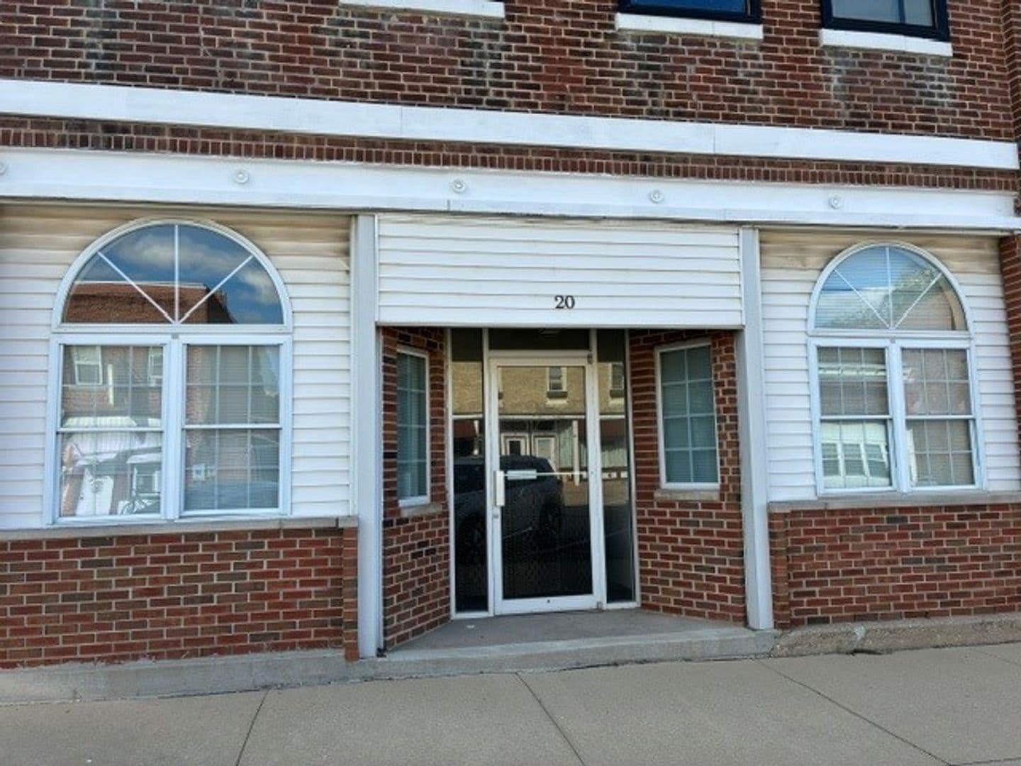 Darien Apartment: 20 N Wisconsin St