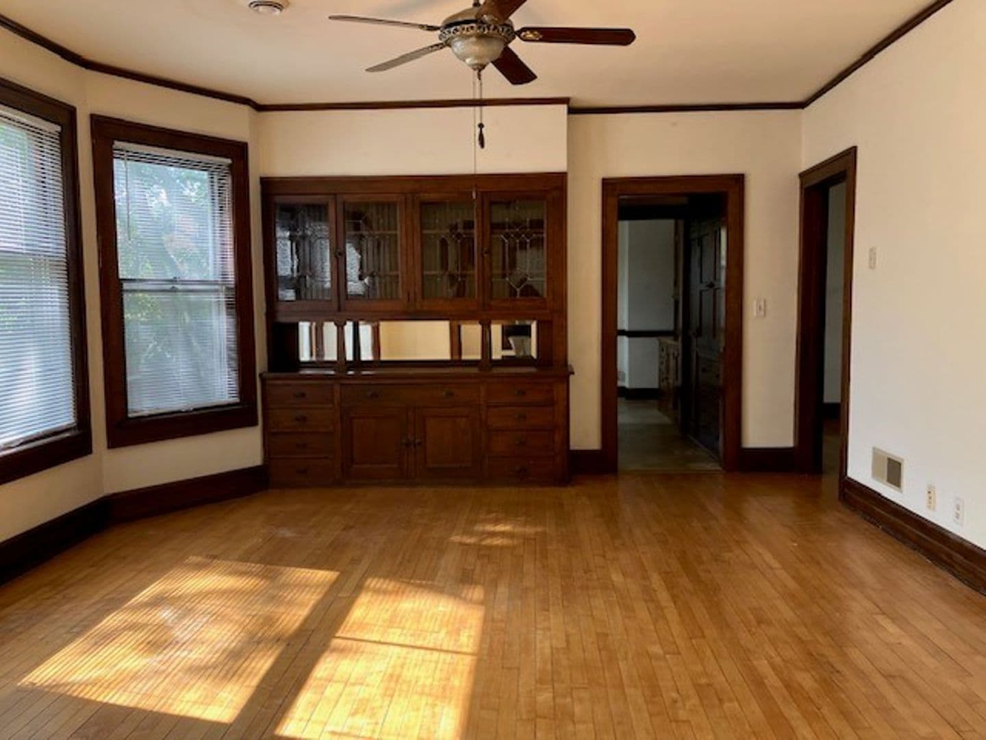 Burlington Apartment: 217-219 W. Chestnut St.