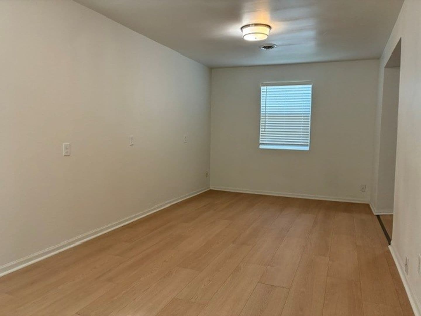 Darien Apartment: 20 N Wisconsin St
