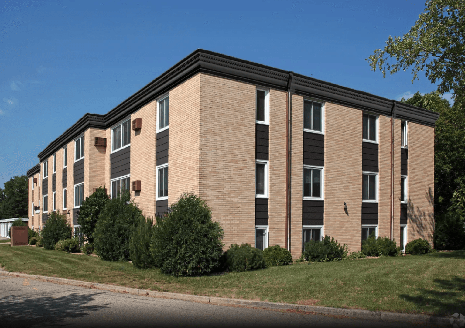 Le Sueur Apartment: 500 Boright St