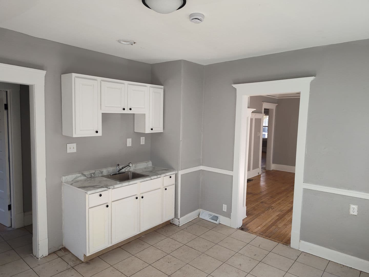 MILWAUKEE Apartment: 2545 N 21ST STREET