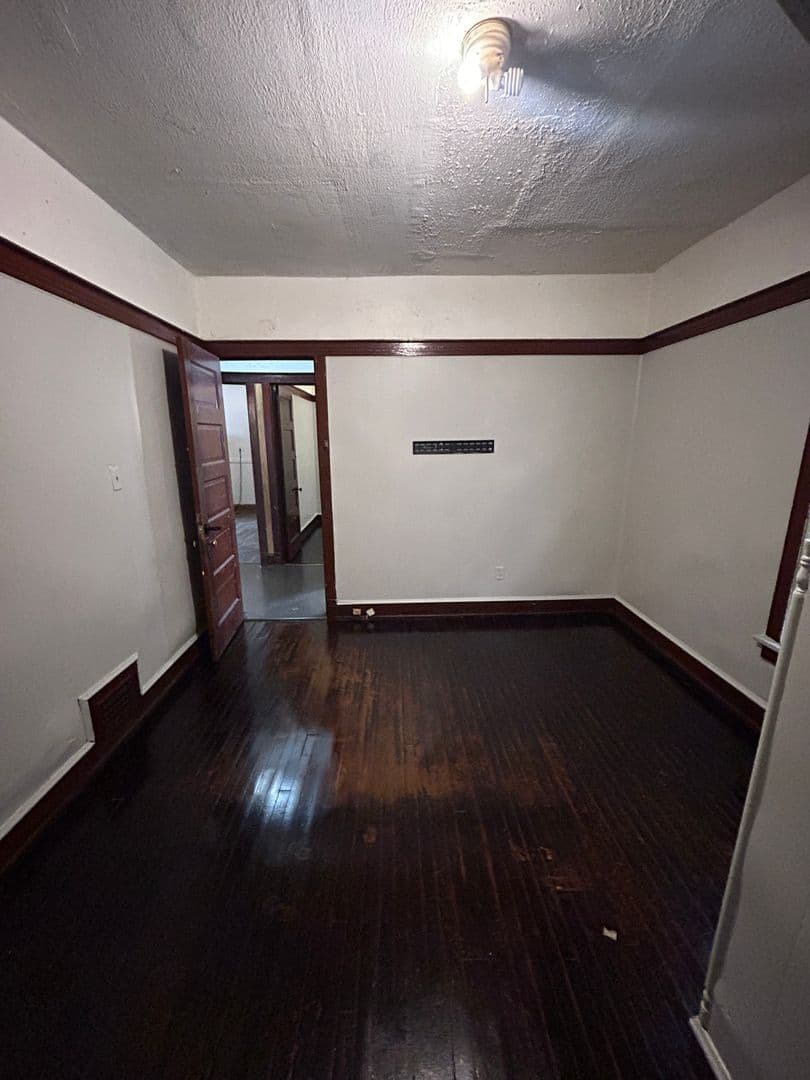 MILWAUKEE Apartment: 2621 N 15TH ST
