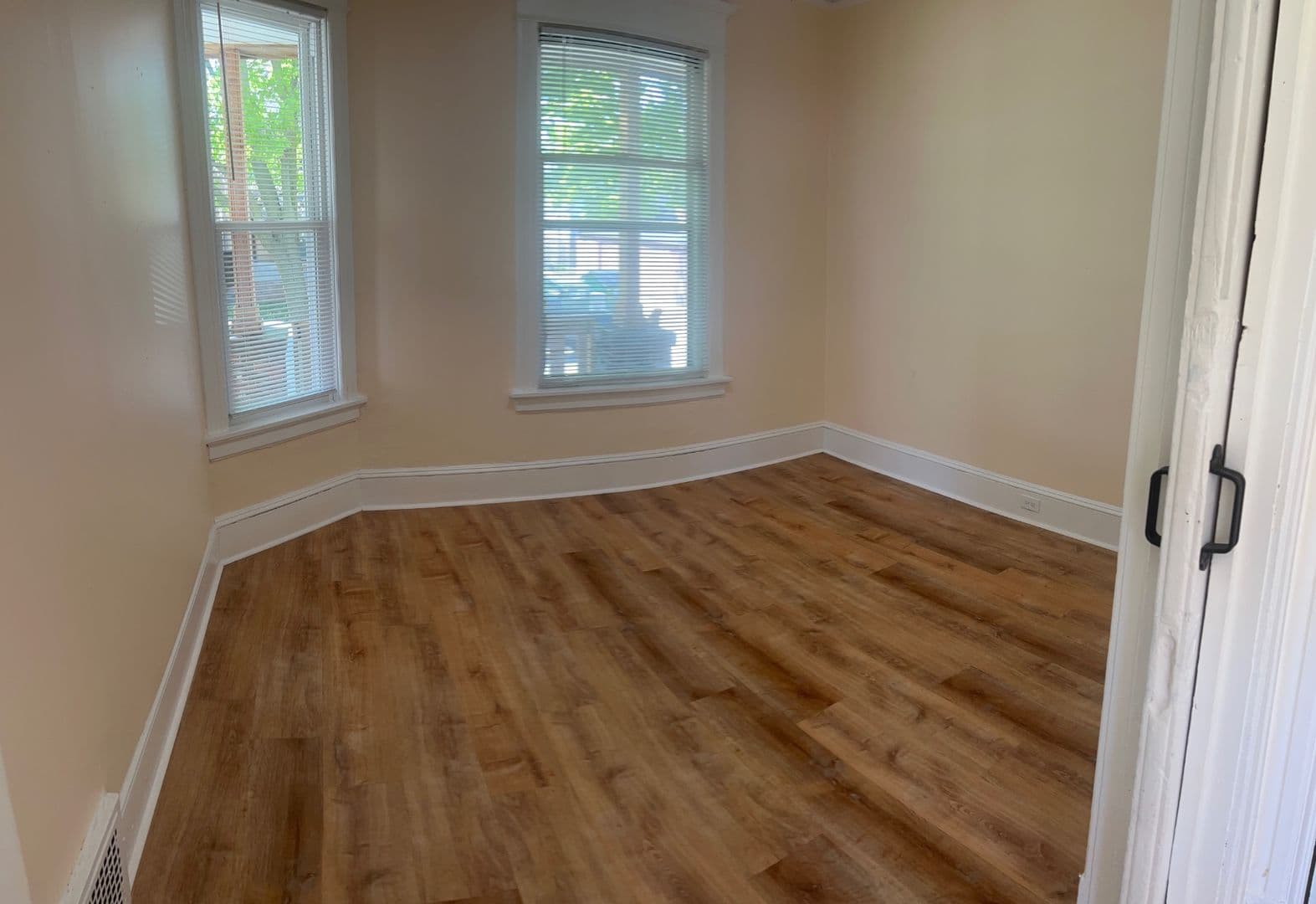 MILWAUKEE Apartment: 432 N 29TH ST