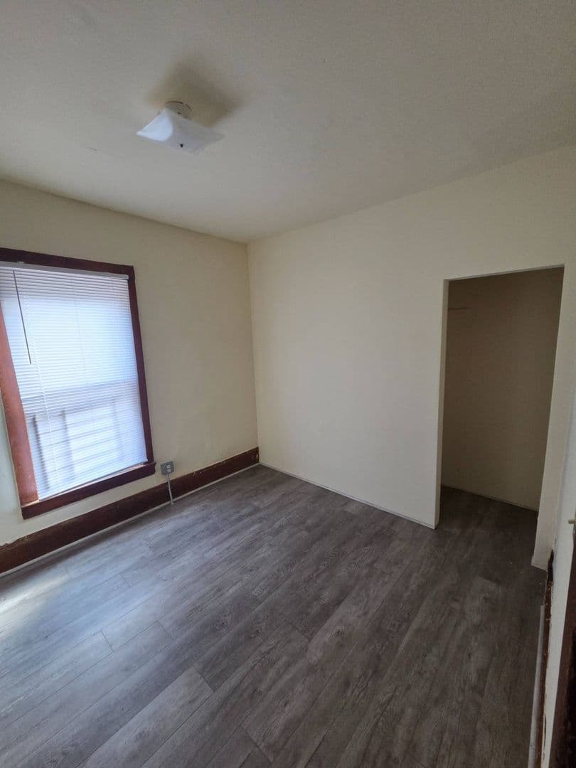 MILWAUKEE Apartment: 3319 W JUNEAU AVE
