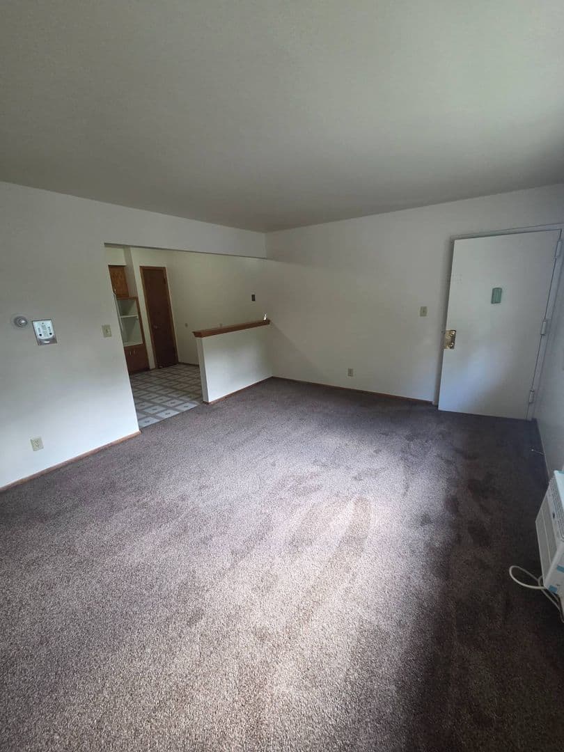 MILWAUKEE Apartment: 6600 N 77TH ST