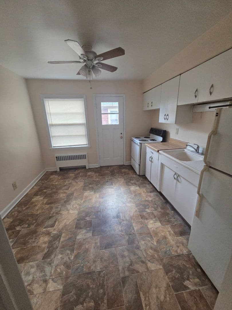Milwaukee Apartment: 222 N. 75th St.