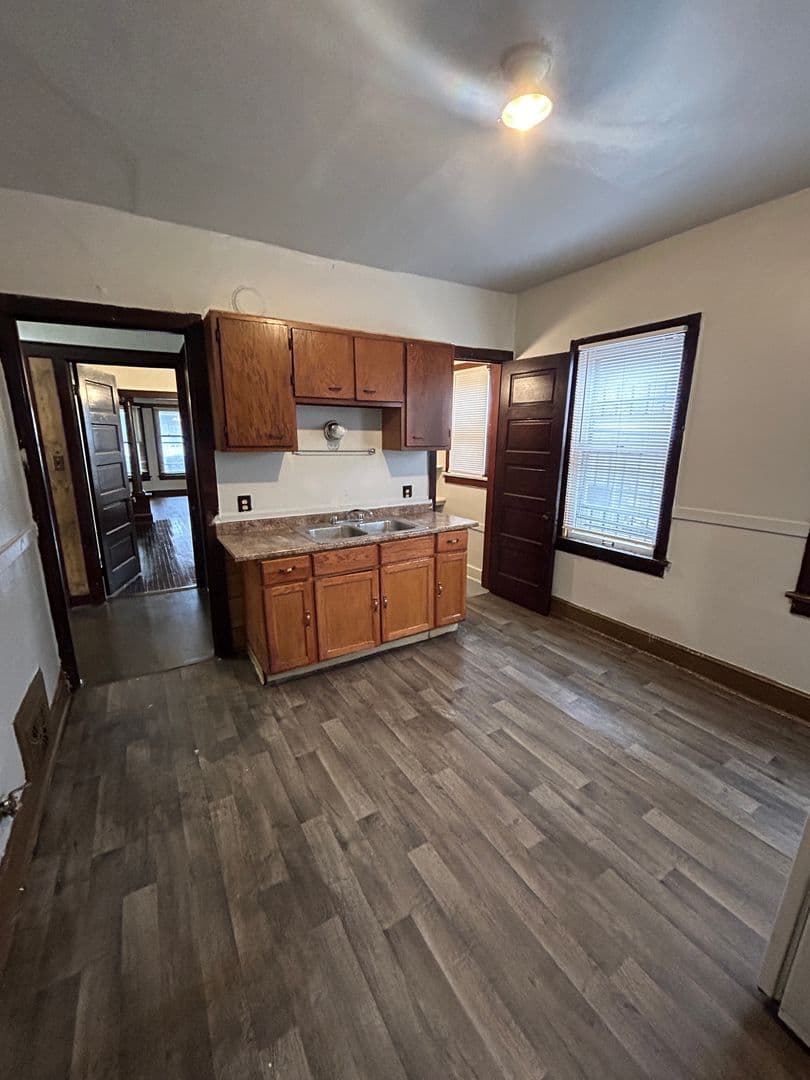 MILWAUKEE Apartment: 2621 N 15TH ST