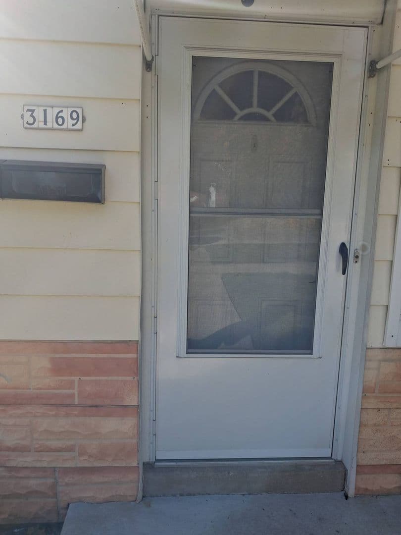 MILWAUKEE Apartment: 3167 N 81ST STREET