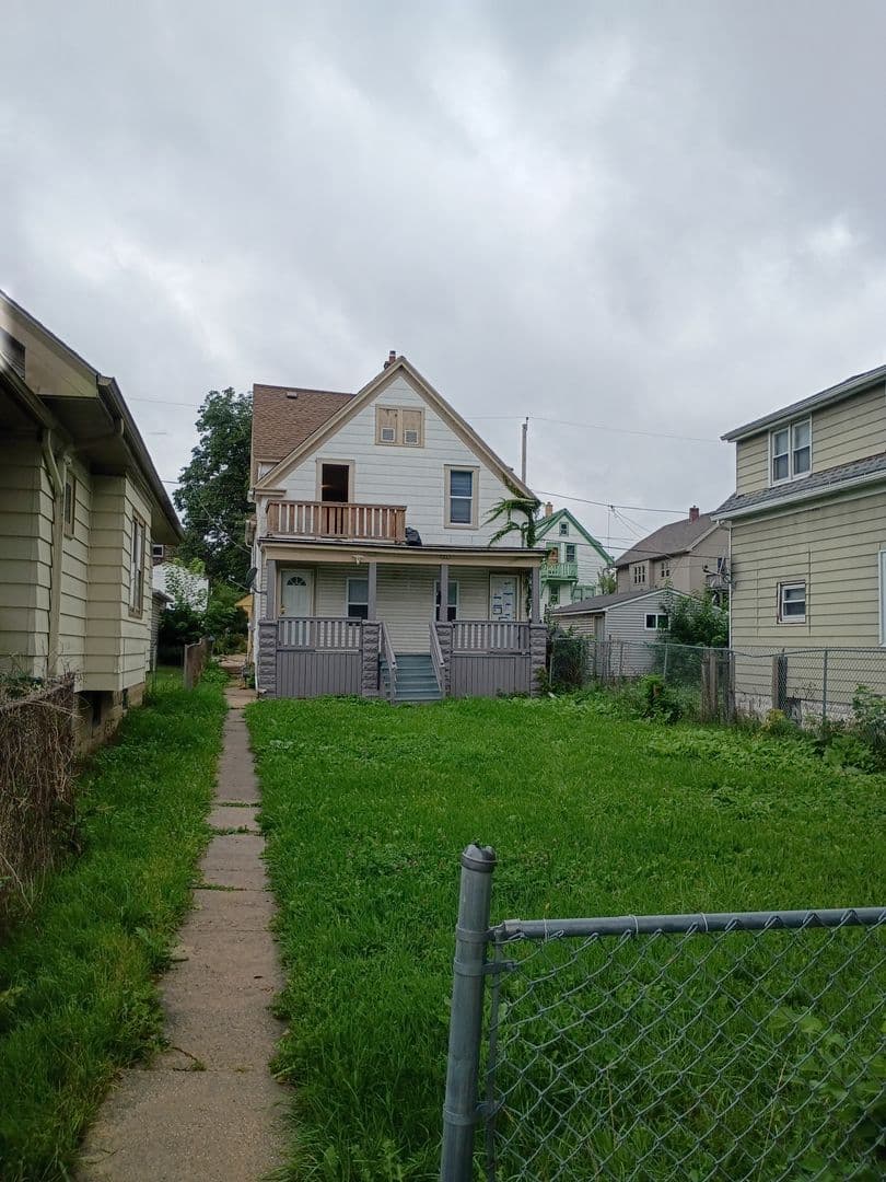 MILWAUKEE Apartment: 3835 N 11TH