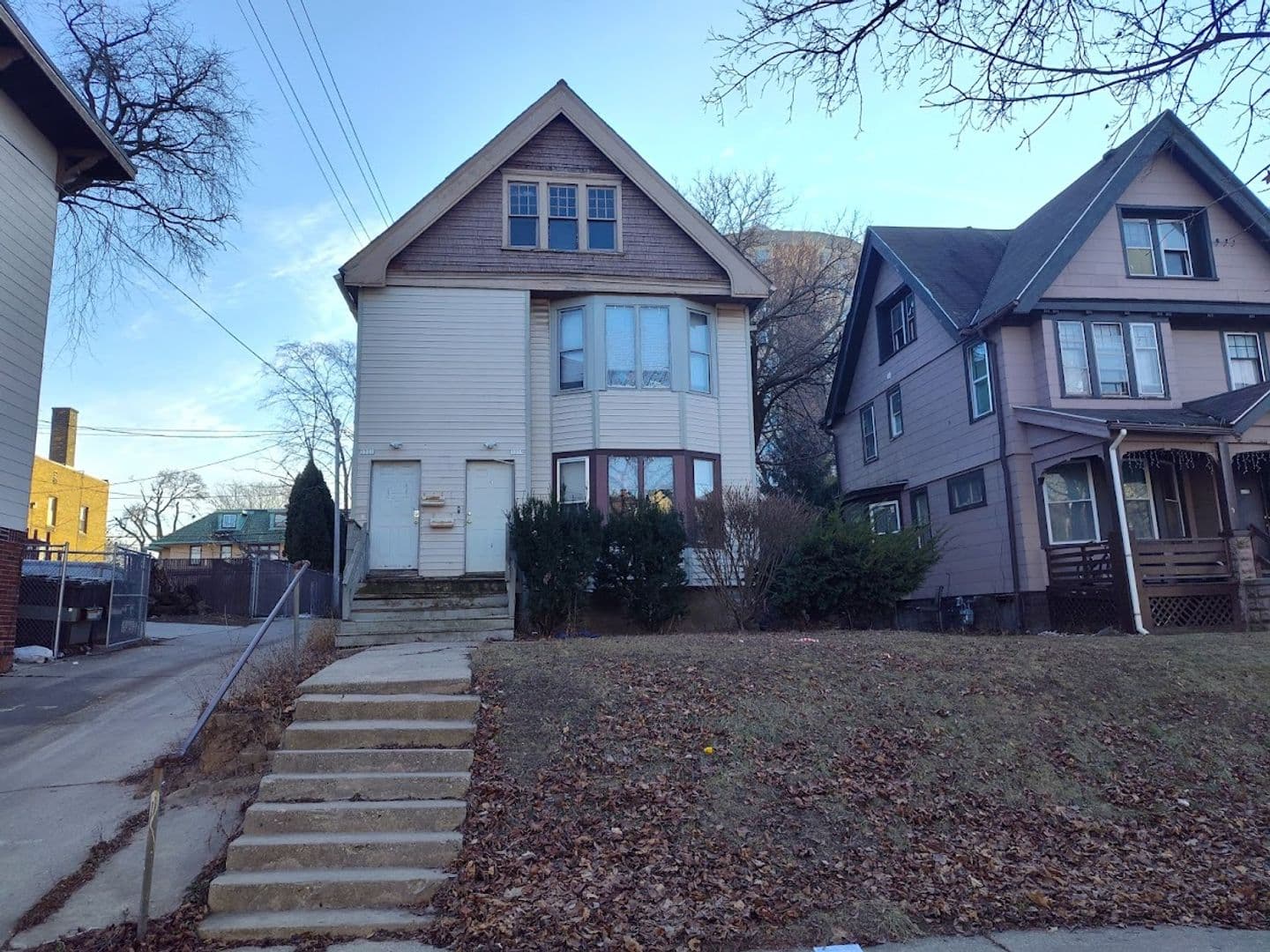 MILWAUKEE Apartment: 3319 W JUNEAU AVE