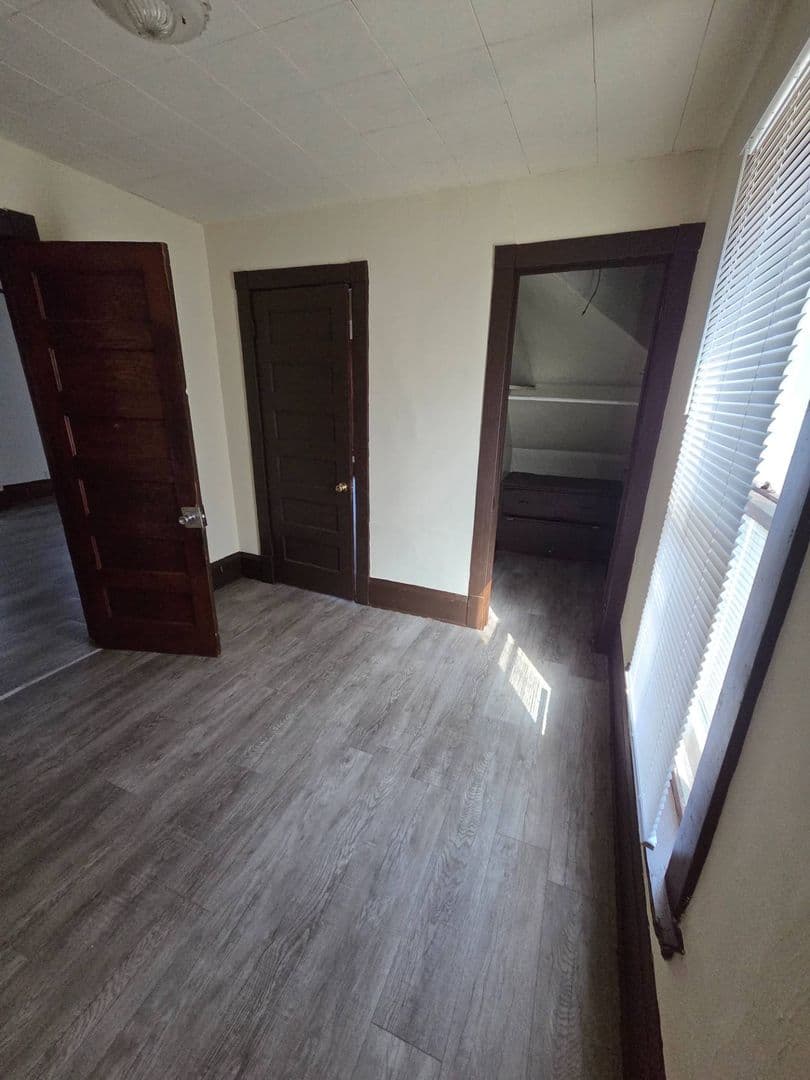 MILWAUKEE Apartment: 3319 W JUNEAU AVE