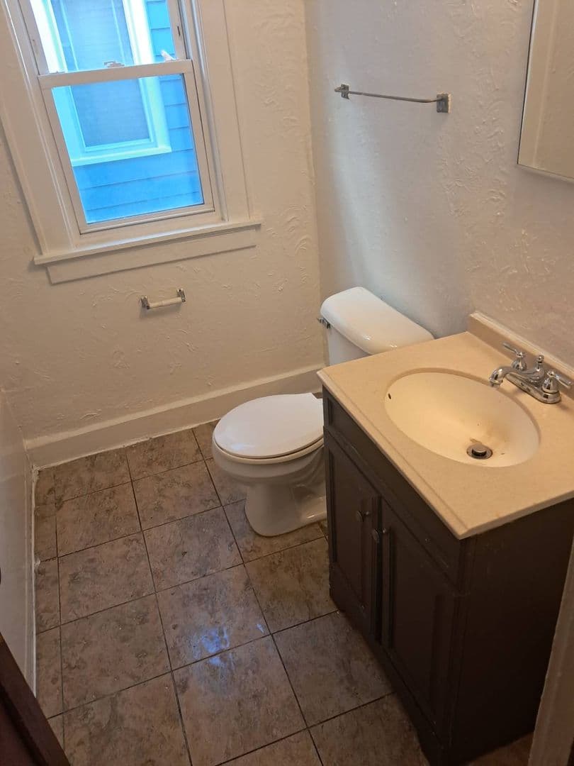 MILWAUKEE Apartment: 3716 N 17TH ST
