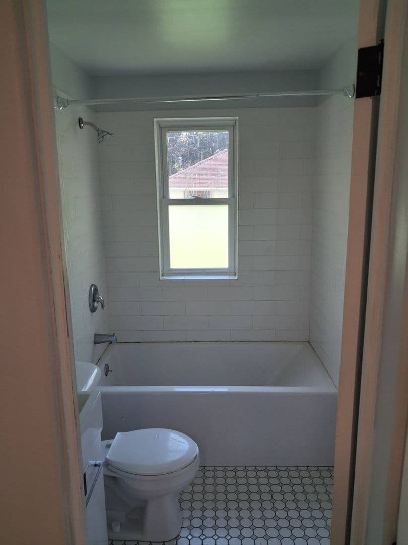 MILWAUKEE Apartment: 3167 N 81ST STREET