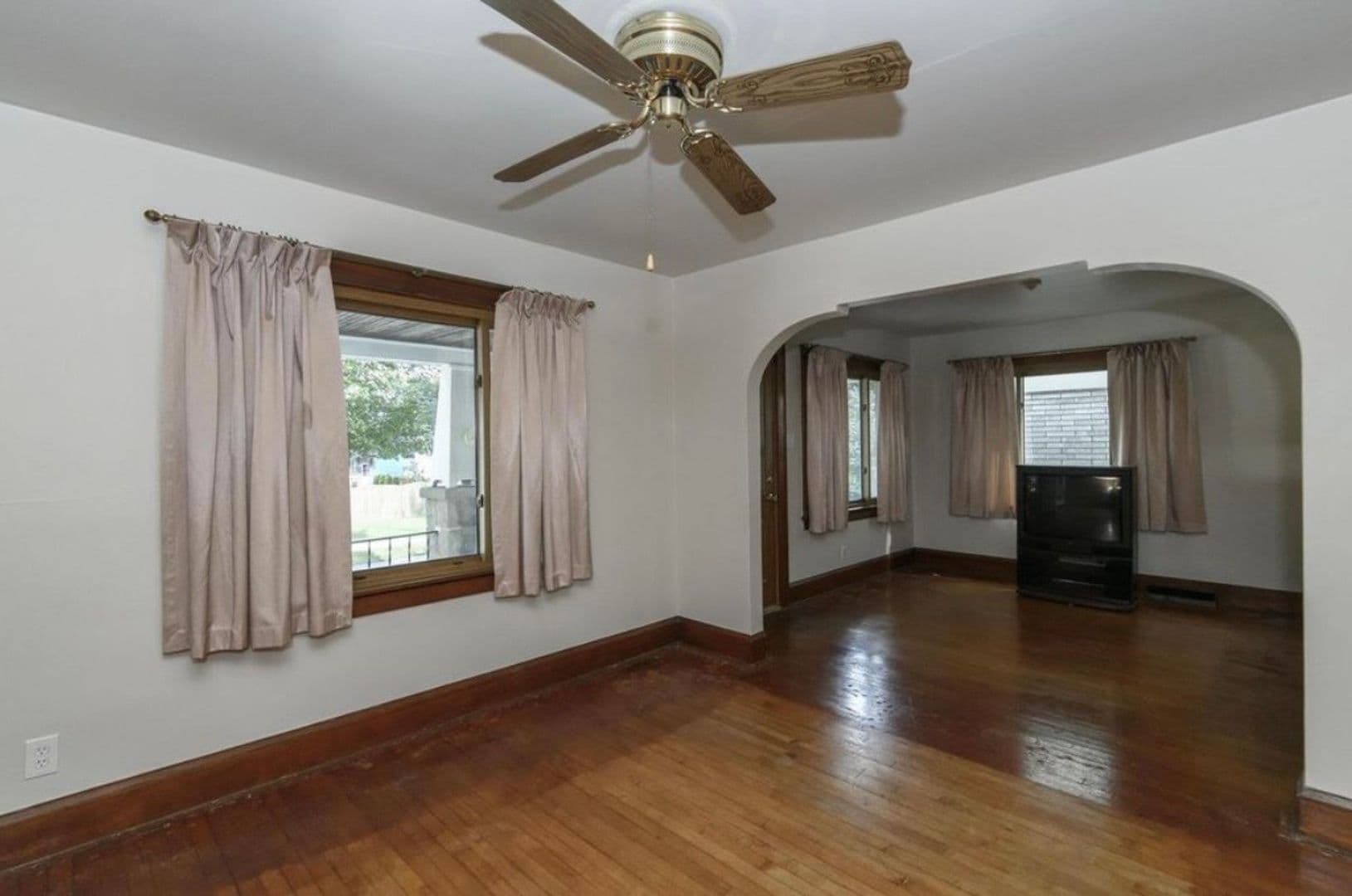 WEST ALLIS House: 2209 S 63RD STREET