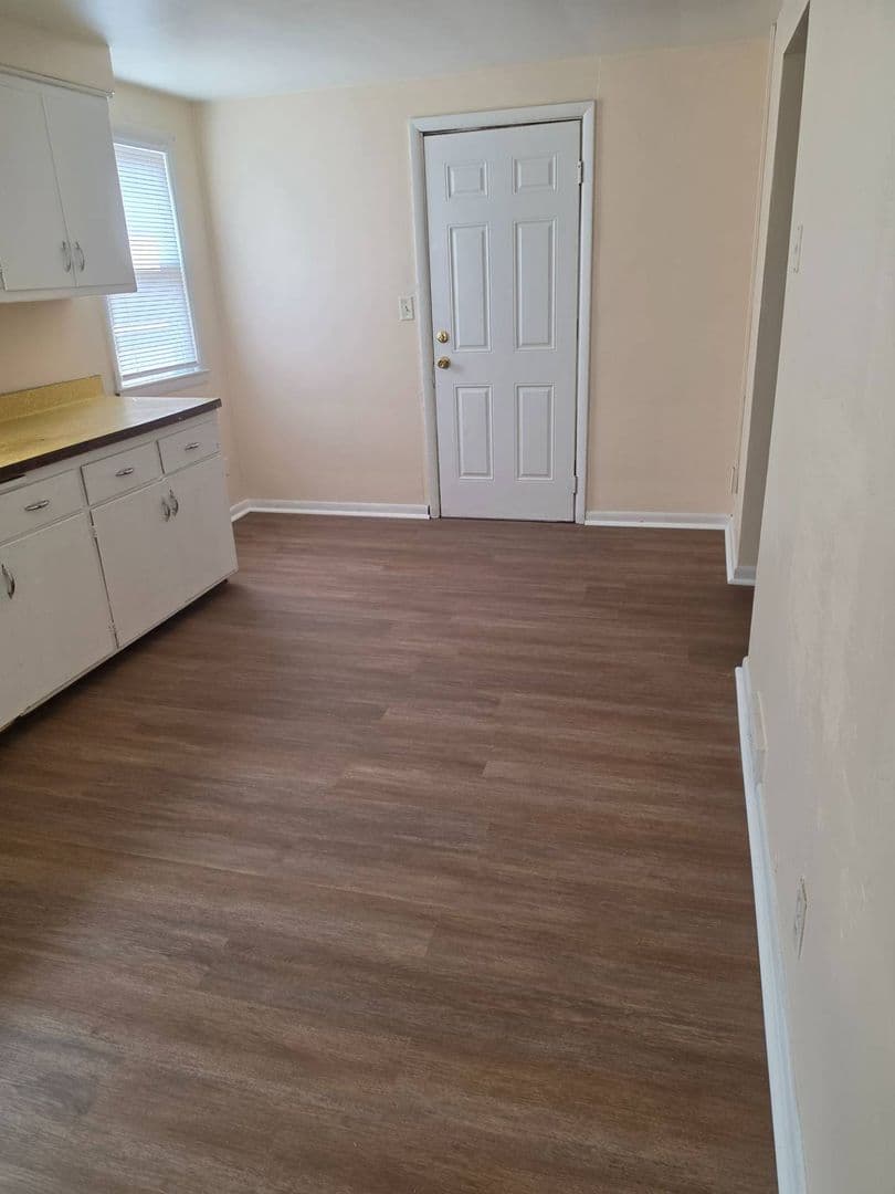 MILWAUKEE Apartment: 3405 N 10TH ST