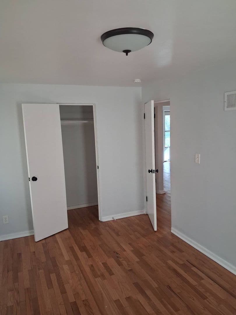 MILWAUKEE Apartment: 3167 N 81ST STREET