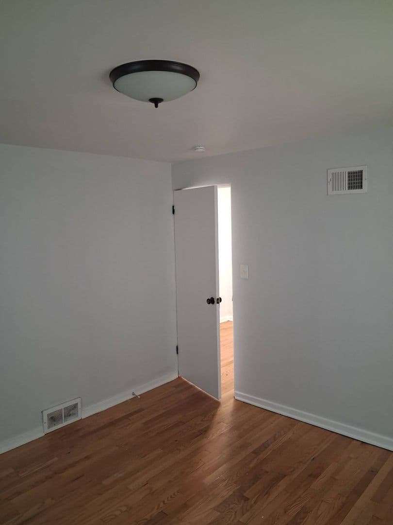 MILWAUKEE Apartment: 3167 N 81ST STREET