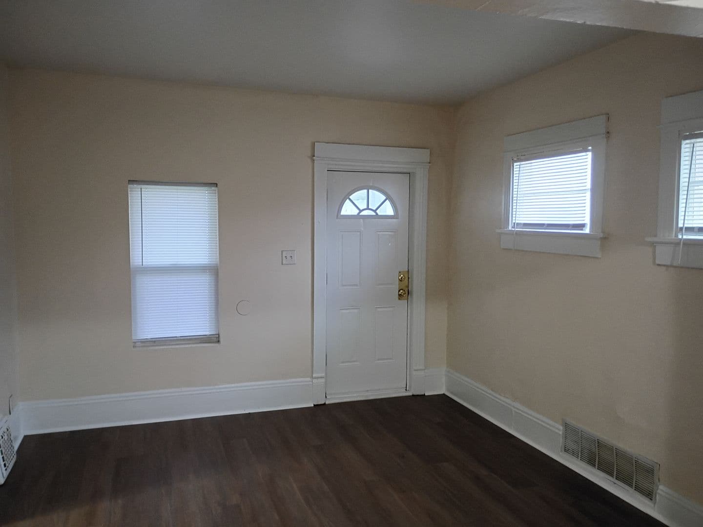 MILWAUKEE Apartment: 3835 N 11TH