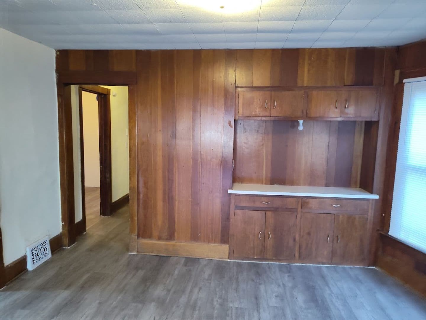 MILWAUKEE Apartment: 3319 W JUNEAU AVE
