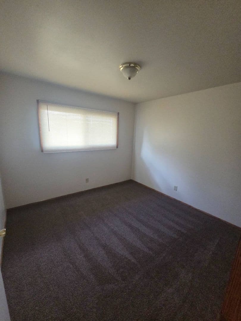 MILWAUKEE Apartment: 6600 N 77TH ST