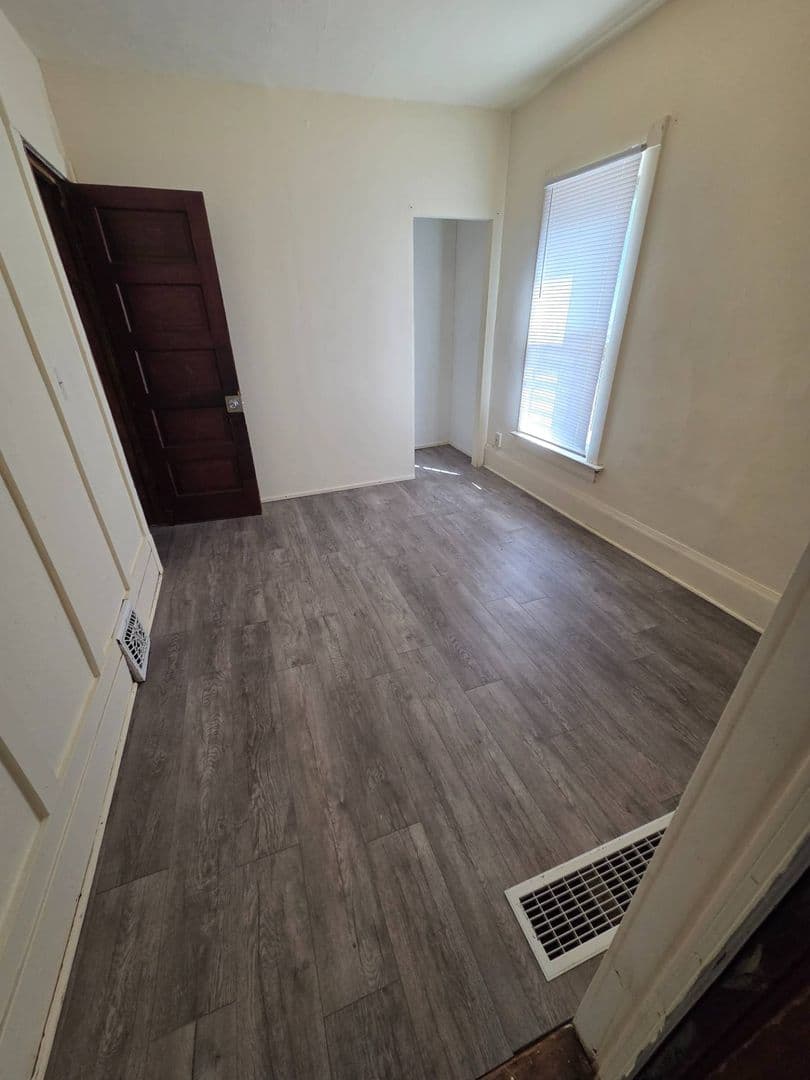 MILWAUKEE Apartment: 3319 W JUNEAU AVE