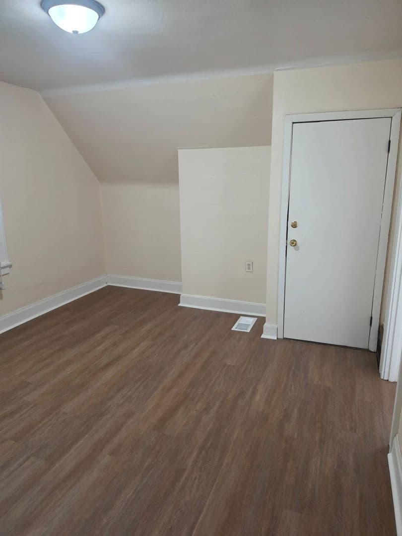 MILWAUKEE Apartment: 3405 N 10TH ST