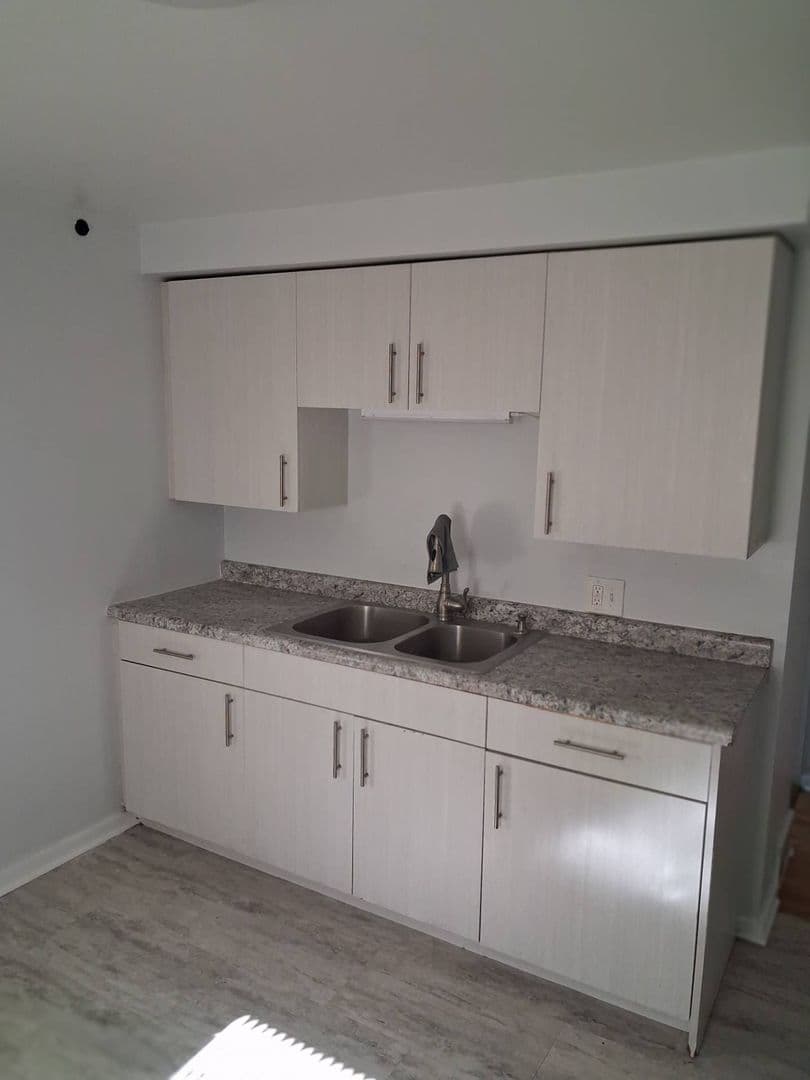 MILWAUKEE Apartment: 3167 N 81ST STREET