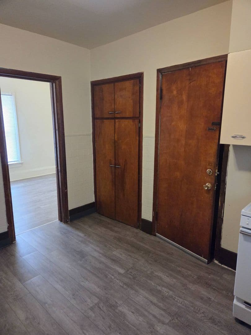 MILWAUKEE Apartment: 3319 W JUNEAU AVE