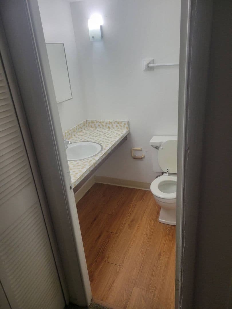 MILWAUKEE Apartment: 8836E N 95TH ST