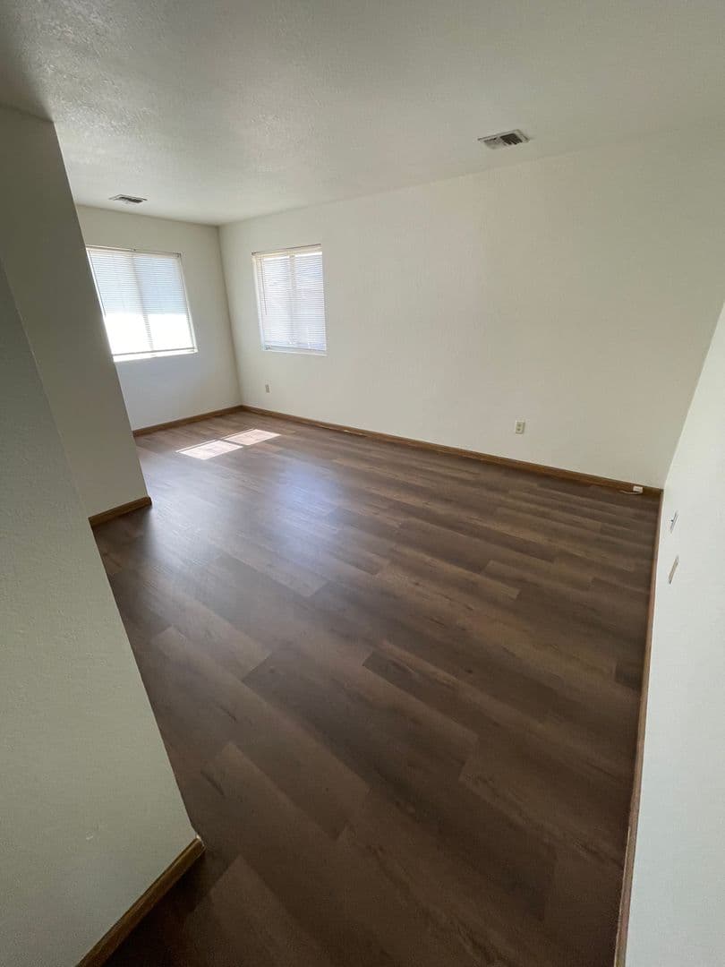 Great Bend Apartment: 717 Coolidge St.