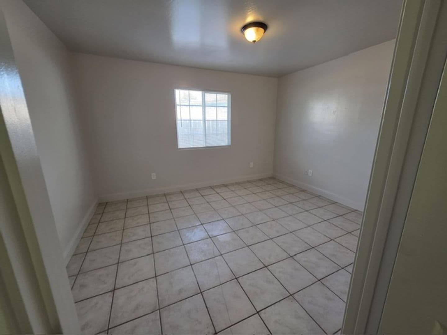 Bakersfield Apartment: 1110 Grace St. A-B