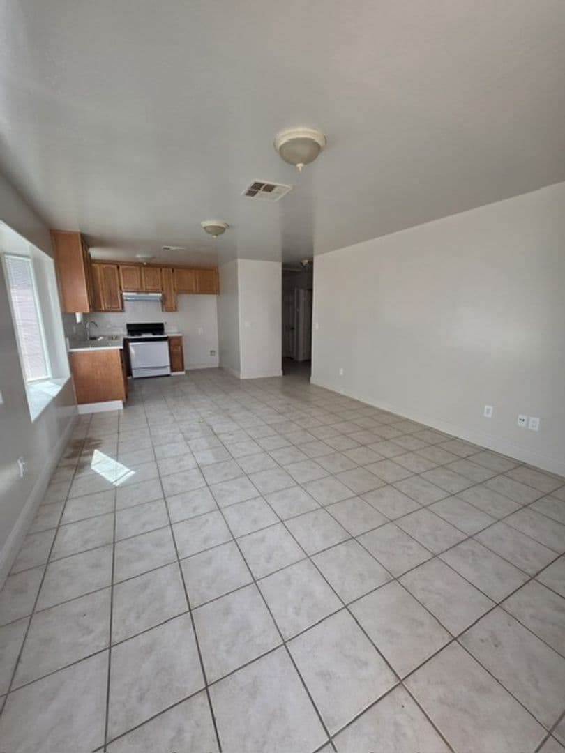 Bakersfield Apartment: 1110 Grace St. A-B
