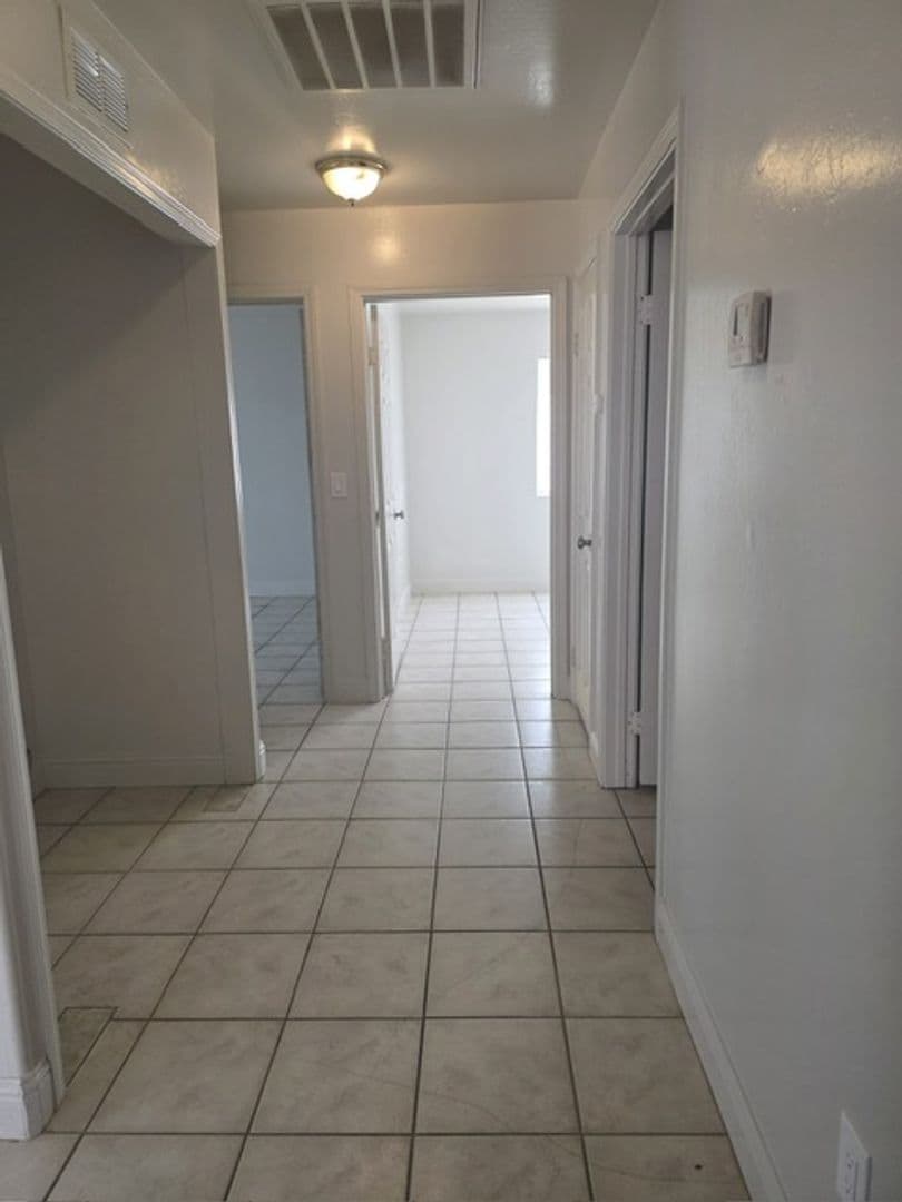 Bakersfield Apartment: 1110 Grace St. A-B